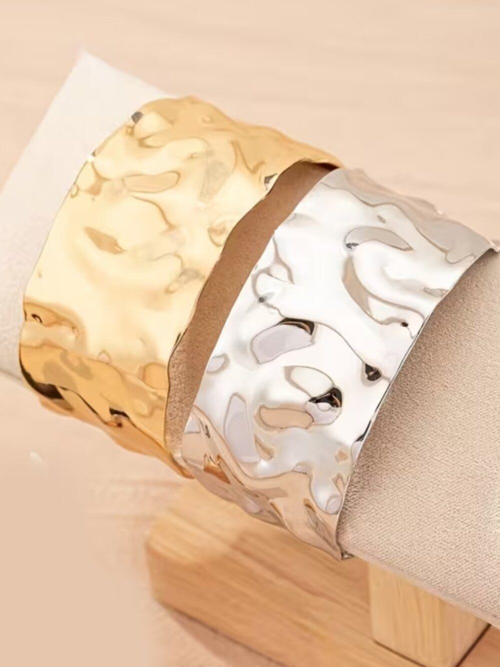 NWT Mimimalist Stackable Hammered Silver/Gold Bangle Glossy Modern Statement